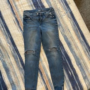 Distressed skinny jeans